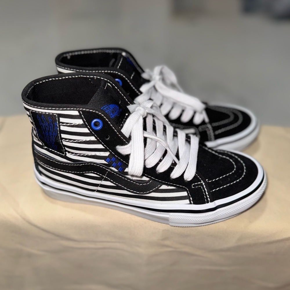 Vans Black and White High-Top Sneakers Classic Skate Design